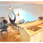 Quiet And Bright - Balcony With Montmartre View